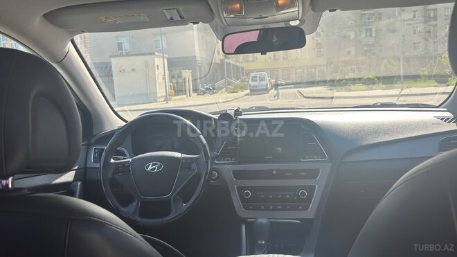 Hyundai Sonata-8