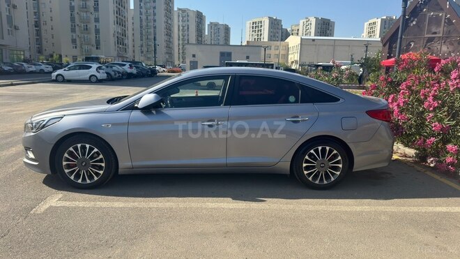 Hyundai Sonata-12
