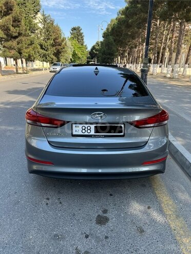 Hyundai Elantra-3