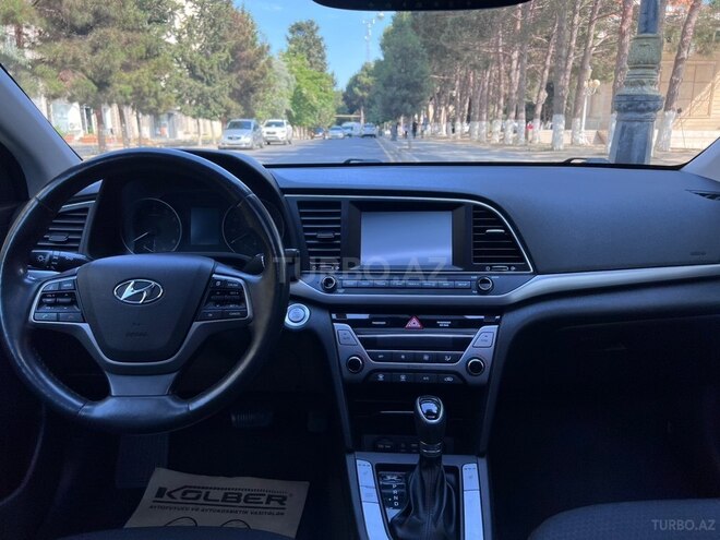 Hyundai Elantra-5