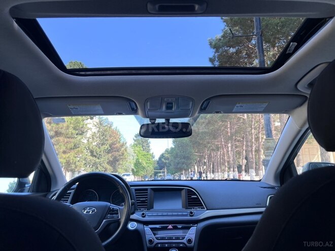 Hyundai Elantra-6