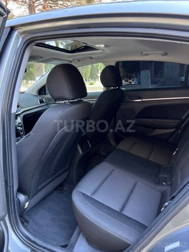 Hyundai Elantra-7