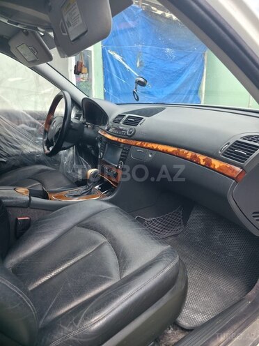 Mercedes E 240-10