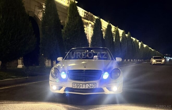 Mercedes E 240-1