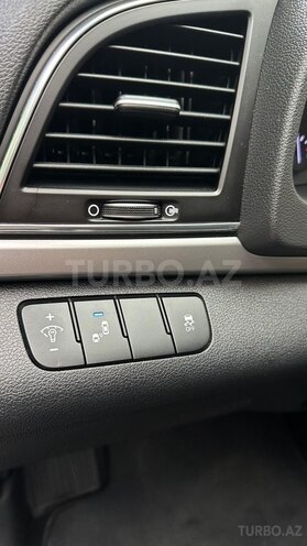 Hyundai Elantra-10