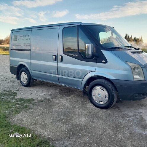 Ford Transit-3