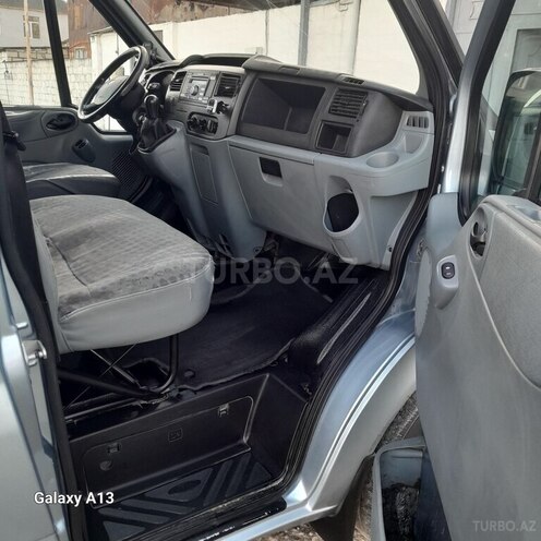 Ford Transit-5