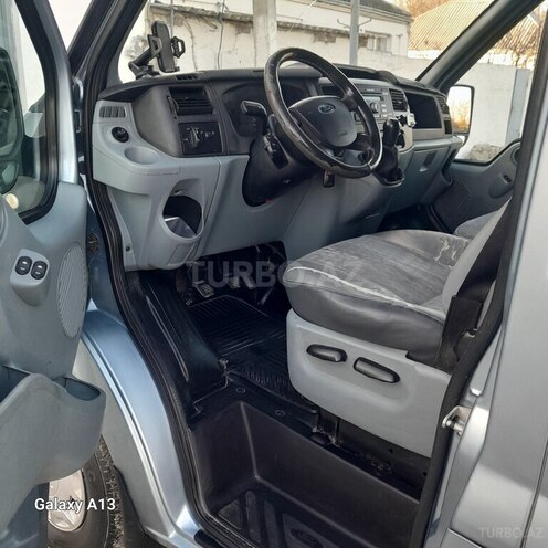 Ford Transit-6