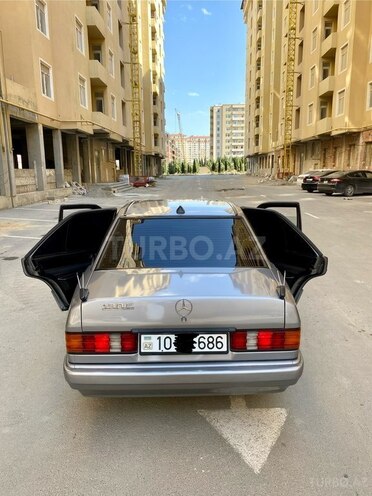 Mercedes 190-2