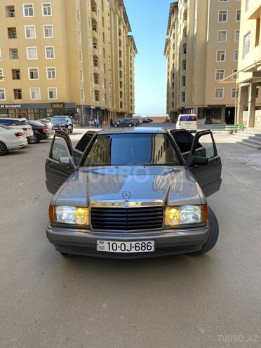 Mercedes 190-1