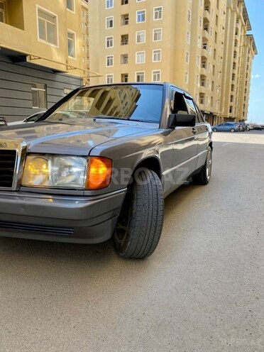 Mercedes 190-10