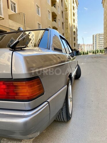 Mercedes 190-9