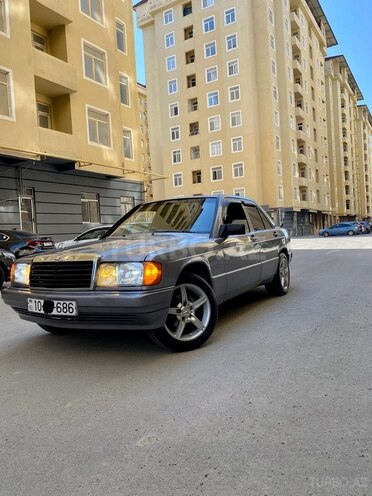 Mercedes 190-17