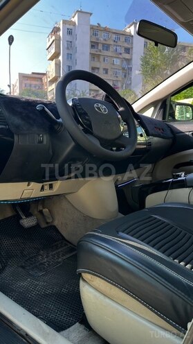 Toyota Prius-10