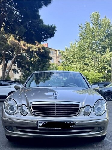 Mercedes E 240-1