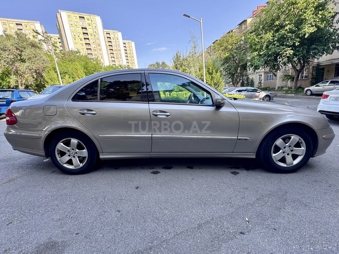 Mercedes E 240-4