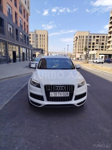 Audi Q7-1