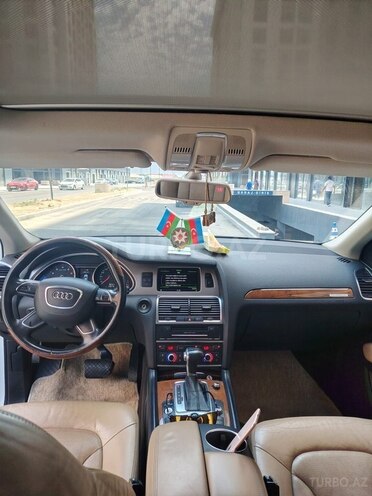 Audi Q7-9
