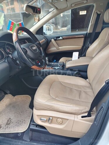 Audi Q7-10