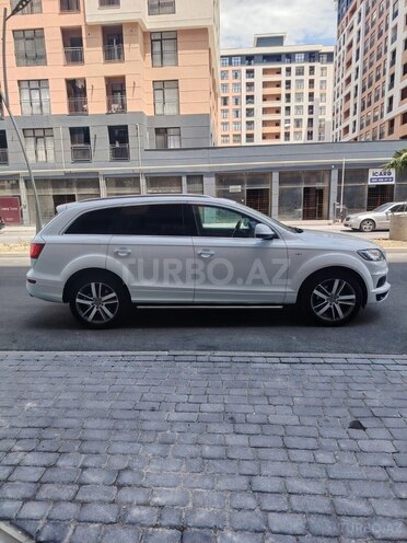 Audi Q7-3