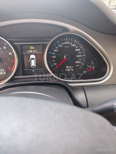 Audi Q7-12