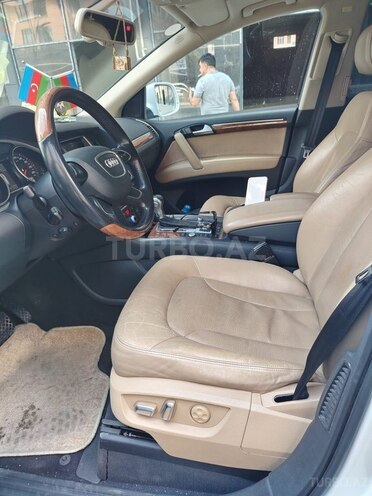 Audi Q7-6