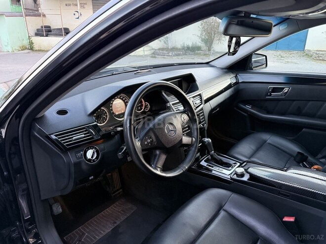 Mercedes E 220-11