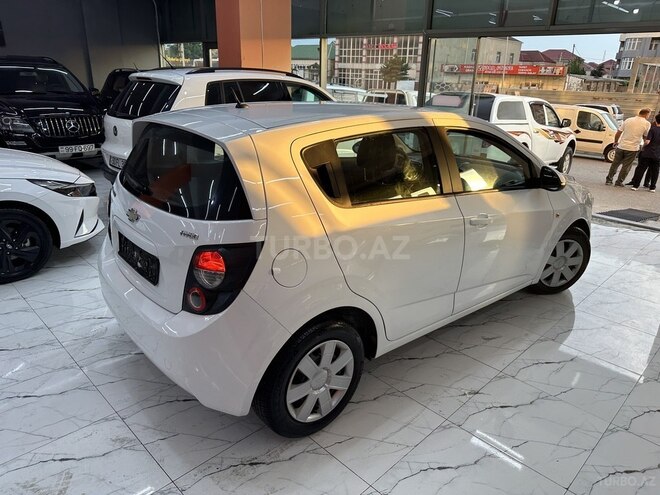 Chevrolet Aveo-5