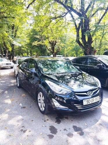 Hyundai Elantra-1