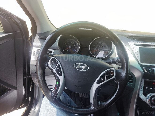Hyundai Elantra-5