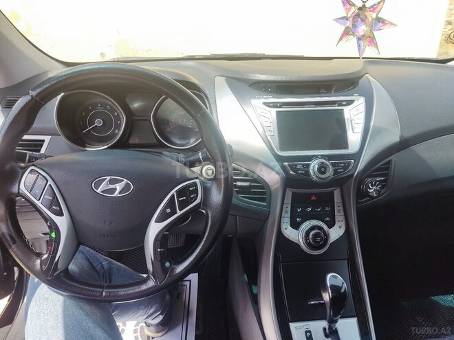 Hyundai Elantra-6