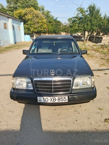 Mercedes 230 E-1