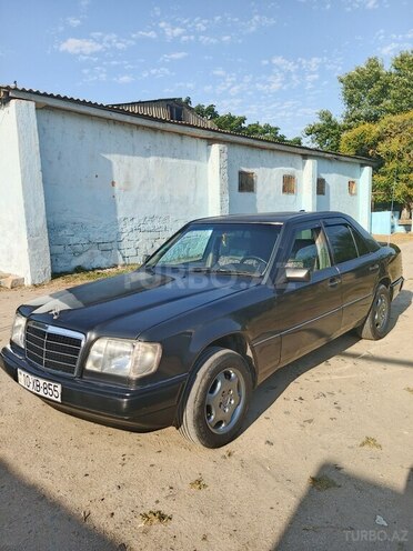 Mercedes 230 E-2