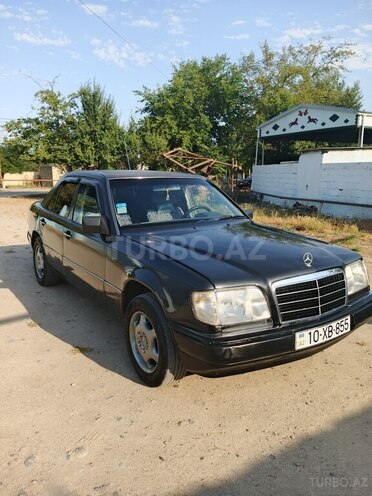 Mercedes 230 E-3