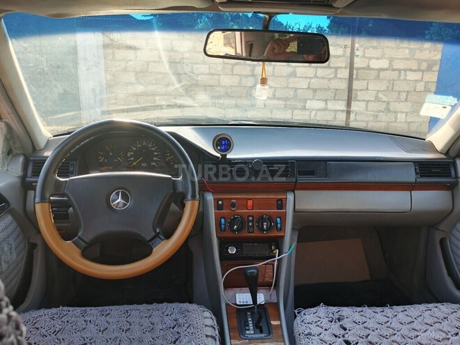 Mercedes 230 E-7