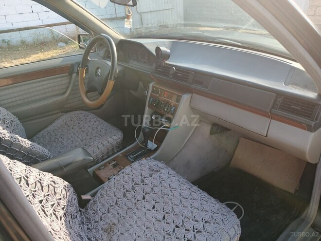 Mercedes 230 E-11