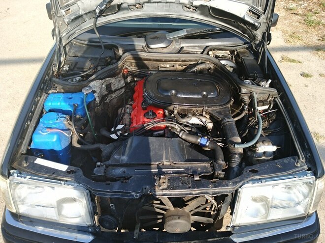Mercedes 230 E-12