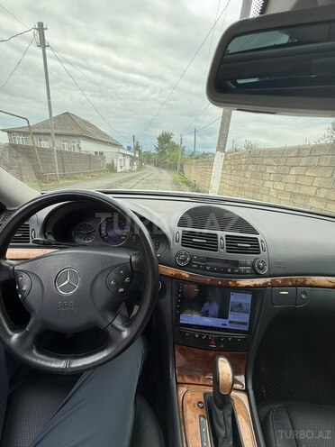 Mercedes E 320-11