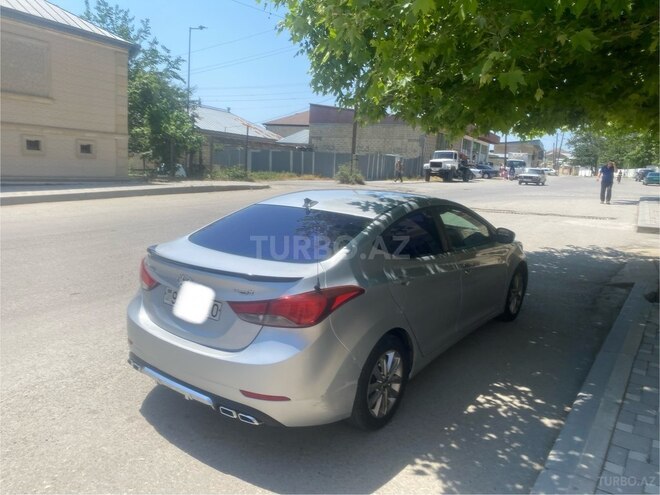 Hyundai Elantra-4