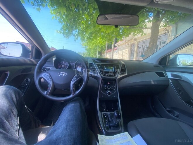Hyundai Elantra-6