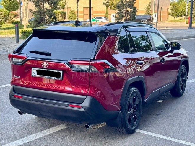 Toyota RAV4-8