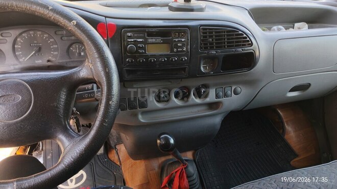 Ford Transit-3