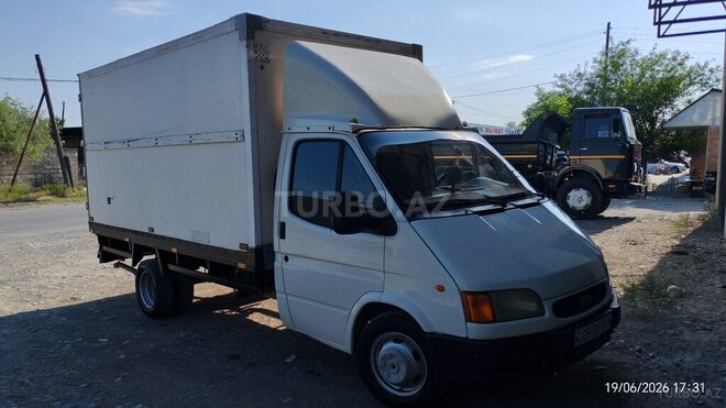 Ford Transit-5