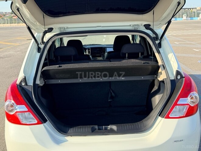 Nissan Tiida-11