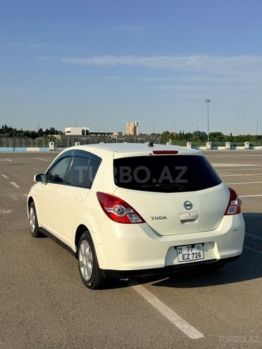 Nissan Tiida-5