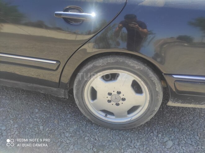 Mercedes E 230-3