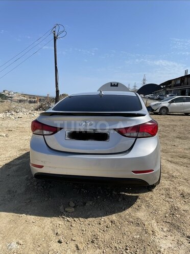 Hyundai Elantra-4
