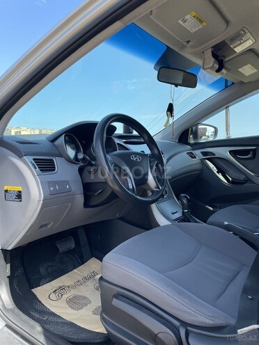 Hyundai Elantra-7