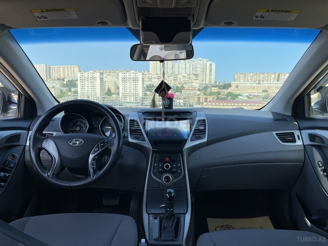Hyundai Elantra-8