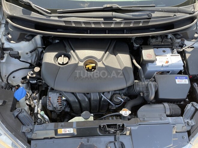 Hyundai Elantra-10